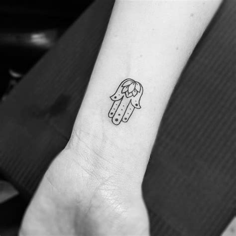 Hamsa Hand Tattoo Designs, Ideas and Meanings – All you need to know ...