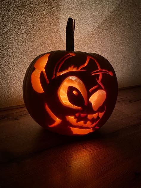 Pumpkin carving Stitch | Pompoen, Pompoenen snijden