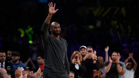 Kobe Bryant: L.A. legend inspires LeBron James, Lakers in win