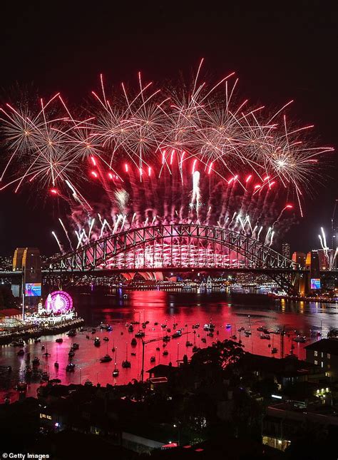 Sydney Harbour's $6.5m fireworks display WILL go ahead | Daily Mail Online