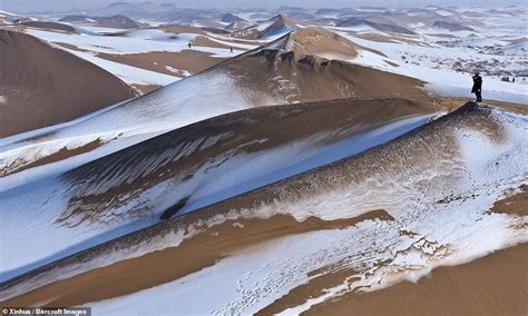 Parts of China's Badain Jaran Desert covered in SNOW after temperatures ...