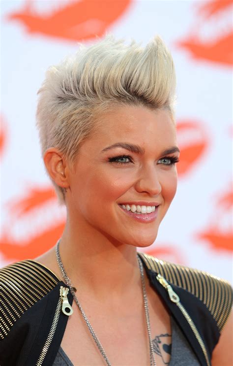 15 Gorgeous Mohawk Hairstyles for Women In 2021