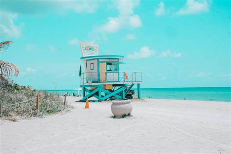 Lifeguard Tower on Beach Shore · Free Stock Photo