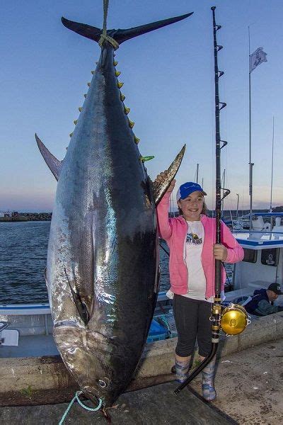 7 Biggest Fishes Caught in 2014 | Fotos de peixes, Peixe recheado, Meninas pescadoras