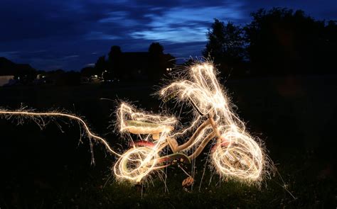 9 Creative Ideas for Awesome Light Painting Photography