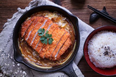 (Recipe) Katsudon Pork Cutlet Rice Bowl - How to make it - FoodyFoodie