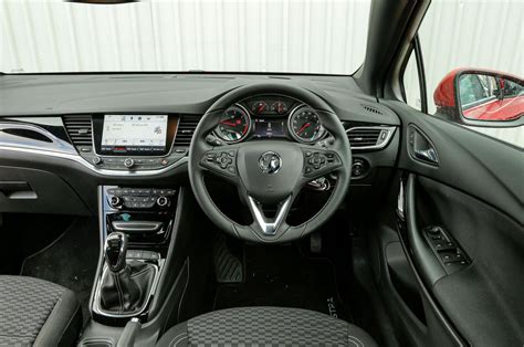 Vauxhall Astra Sports Tourer Interior, Sat Nav, Dashboard | What Car?