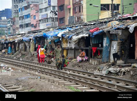 Dhaka slums hi-res stock photography and images - Alamy