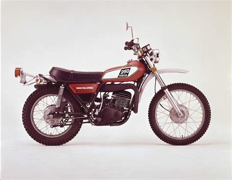 Yamaha DT 250 (1968-1985) - Waschechte Zweitakt-Enduro mit Herz