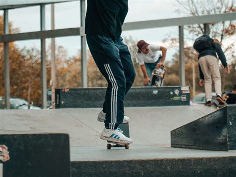 How To Ollie On A Skateboard | Skate The States