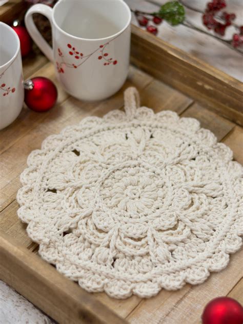 Winter Opulence Round Hot Pad Pattern | AllFreeCrochet.com