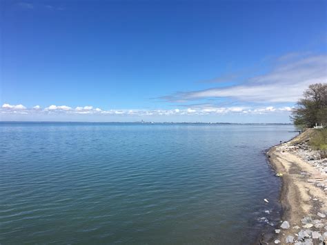 You could see for miles over Lake Erie today. Beautiful Buffalo, NY and Fort Erie, Ontario in ...