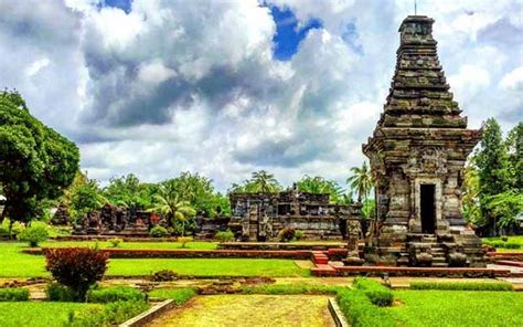 √ Wisata Candi Penataran, Candi Temegah di Jawa Timur