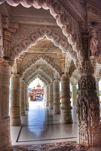 Exquisite oriental architecture at Swaminarayan... | Beautiful world ...