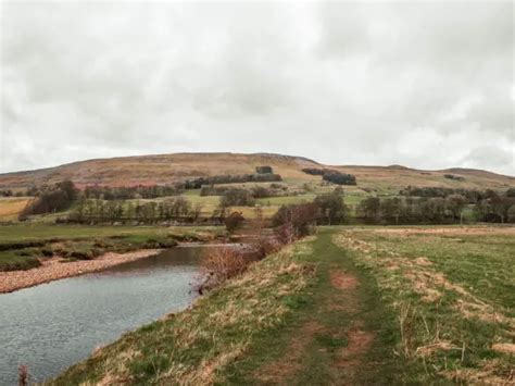 Hardraw Force Walk: Easy Walk From Hawes - She walks in England