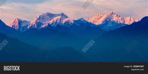 Kangchenjunga Mountain Image & Photo (Free Trial) | Bigstock