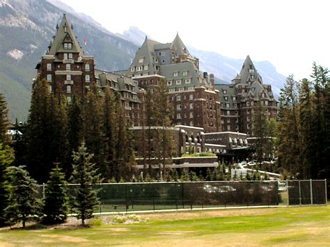 A lovely hotel located in Rocky pegununggan, reported to be a ghostly appearance of the hotel ...