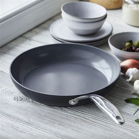 The 6 Best Ceramic Frying Pan Options on the Market for 2023