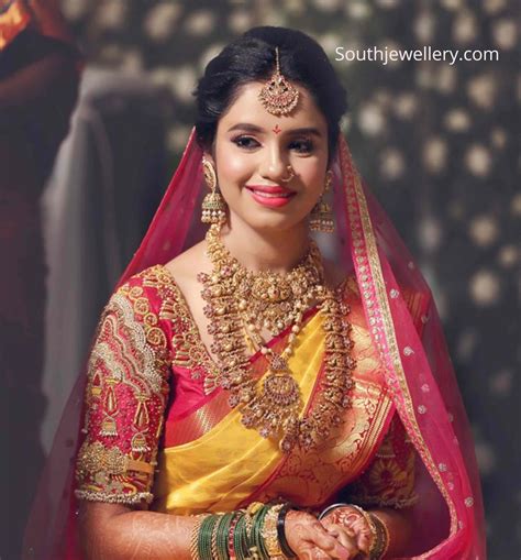 Bride in antique gold jewellery - Indian Jewellery Designs