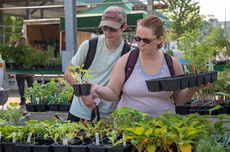 Muskegon Farmers Market brings a new generation of customers, vendors ...