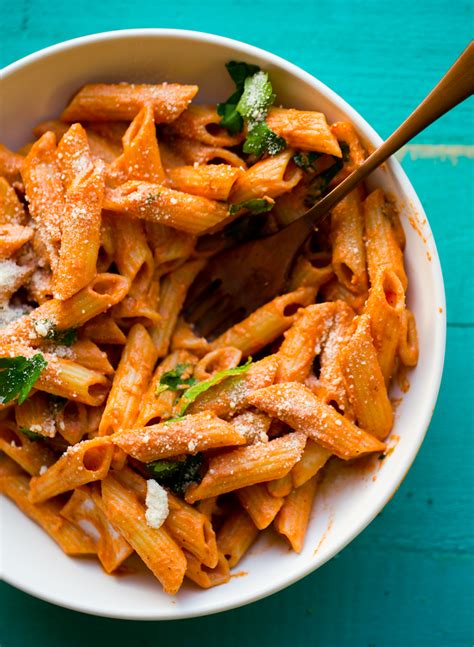 Vegan Creamy Tomato Pasta Sauce in a Flash! - HealthyHappyLife.com