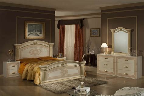 Beige & Gold Two-Tone Finish 5Pc Traditional Bedroom Set