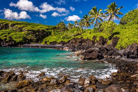 Wai'anapanapa State Park: Things to Do + How to Visit