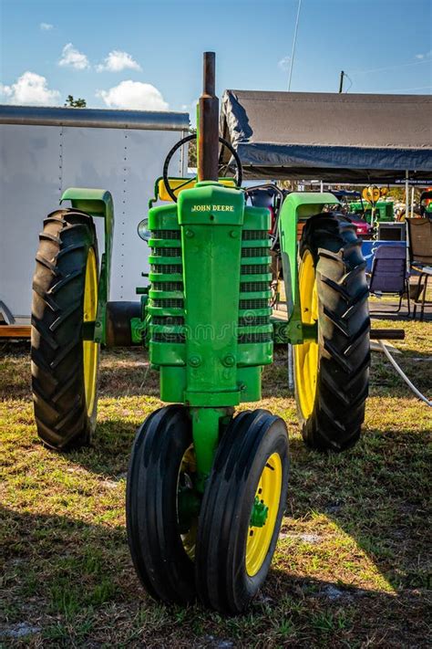 John Deere Model B Tractor Stock Photos - Free & Royalty-Free Stock ...