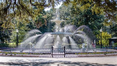 5 Fun Facts About the Forsyth Park Fountain | Visit Savannah