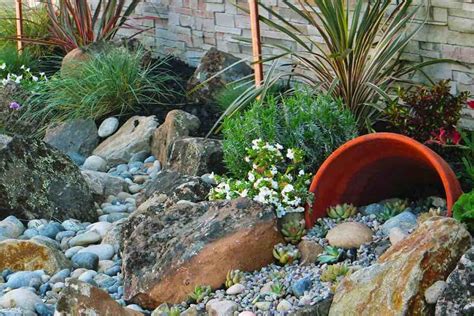 Front Yard Landscaping Ideas with Rocks - Inspiration Guide