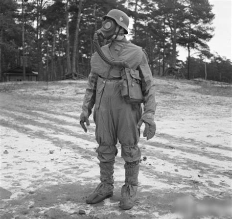 WW2 Photo WWII German Soldier Wearing Gas Mask World War Two Wehrmacht / 2481 | eBay