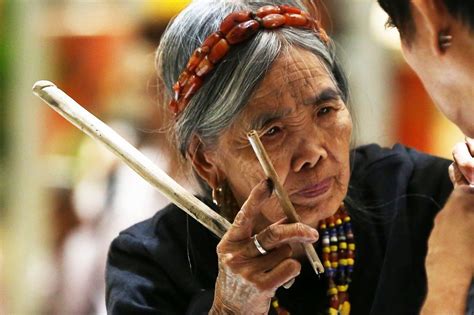 Anger over a 100-year-old tribal artist at a tattoo show - BBC News