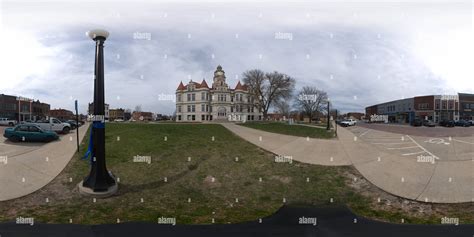 360° view of Dallas County, Iowa Courthouse and Main Square - Alamy