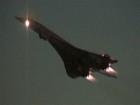 Afterburners on Concorde night takeoff Décollage concorde de nuit #aircraft #aircraft #sky ...