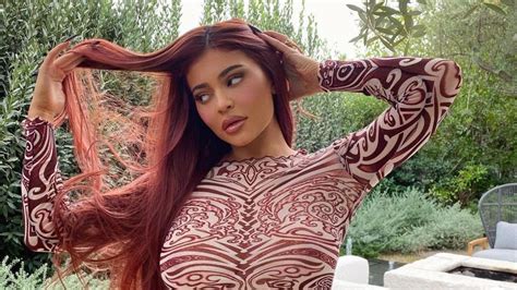 Kylie Jenner flaunts her red hair during holiday in LA | Fashion Trends ...