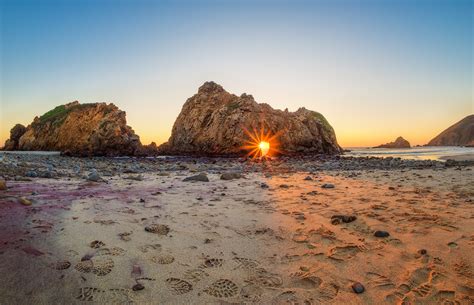 Keyhole Arch 'Light Show' on Big Sur's Pfeiffer Beach - Travel Caffeine