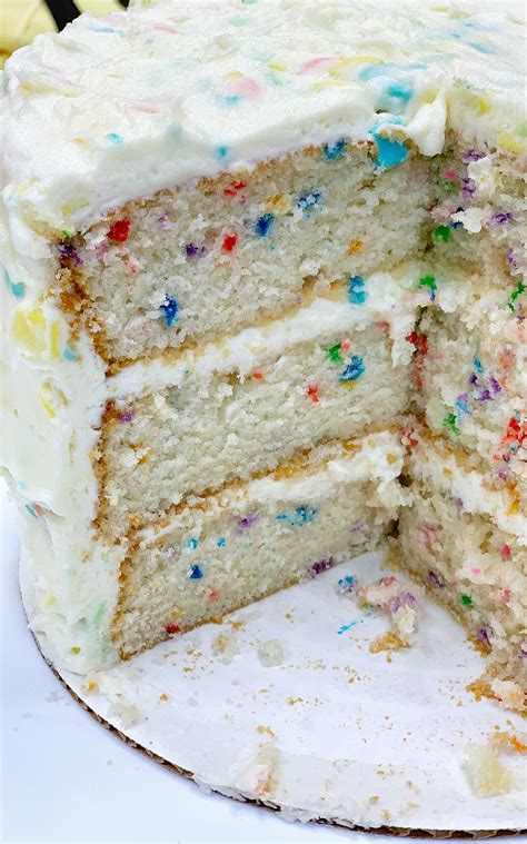 First cake of the new year: Classic Funfetti with Rainbow Chip frosting! : r/Baking