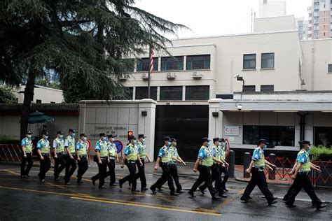 Staff Leaving US Chengdu Consulate Under High Security as Deadline Looms amid Diplomatic Row