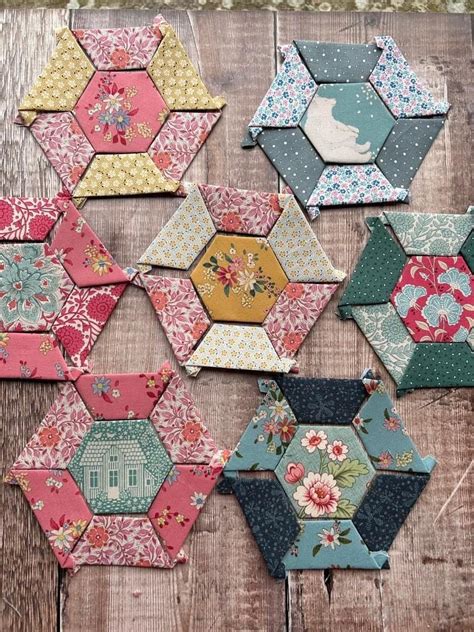 Pin by Jessica Conroy on Quilting | English paper piecing quilts, Paper piecing quilts, Hexie ...