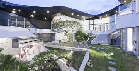 This Epic South Korean Mansion Blends Modern Lines with Traditional ...