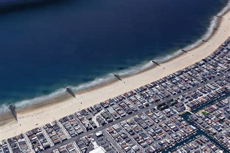 What are the differences between breakwaters, groins, jetties and seawalls?