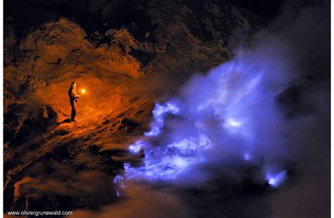 The Phenomenon Of Blue Fire In The Crater Ijen | Memolition