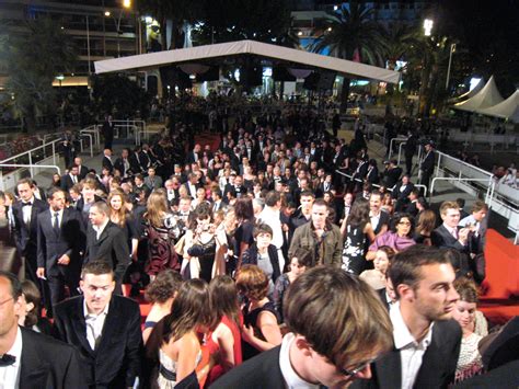 File:People on Cannes red carpet.jpg - Wikimedia Commons