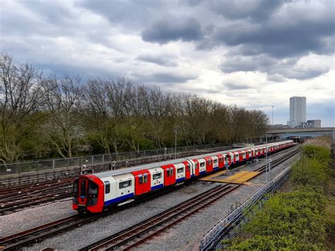 Would a Victoria line extension into South London along with the ...