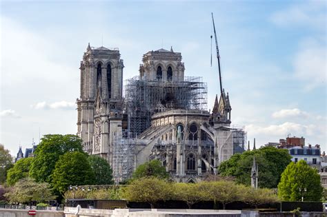 Restauro da Catedral de Notre Dame é suspenso devido à pandemia de ...