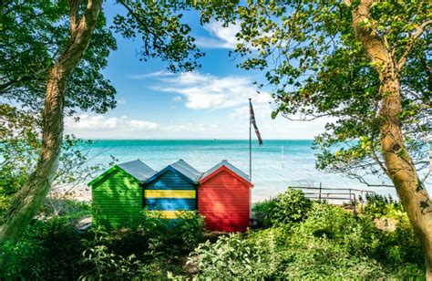 z3668 Bembridge Beach Huts