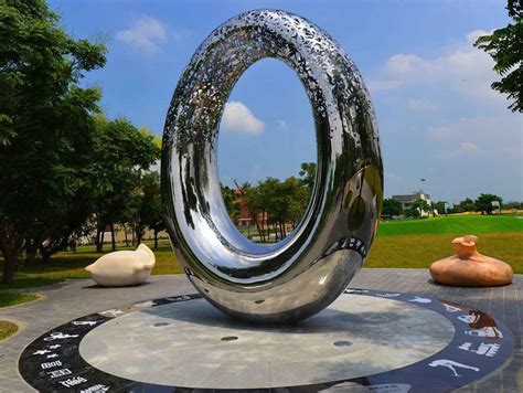 Famous Abstract Metal Sculptures Wallpapers Gallery