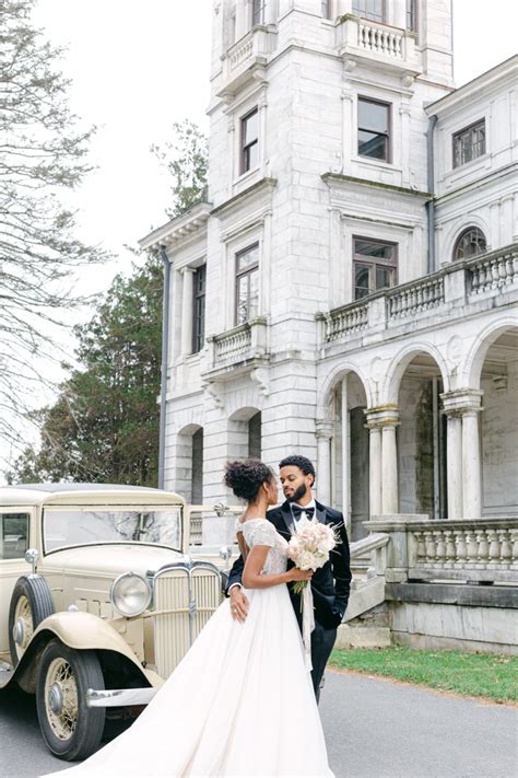 Bridgerton Manor Wedding Inspiration | Junebug Weddings