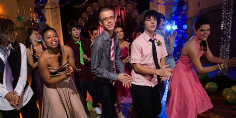 Best Prom Songs To Keep The Party Going All Night 2023 - DJ Tech Advice