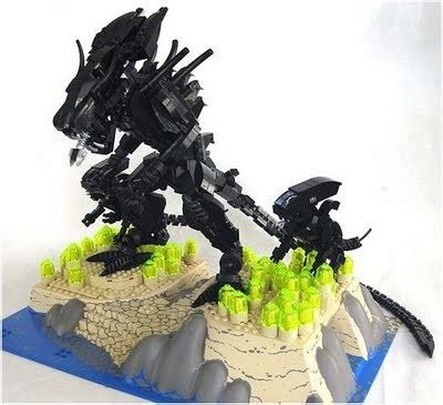 Aliens and Predators, LEGO Alien Queen and Nest | Super Punch